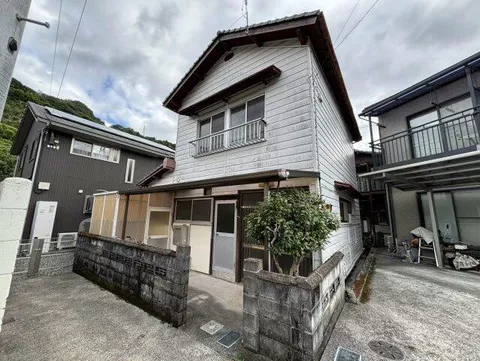 Yahatahama City, Matsushiba (Yahatahama Station), 2 stories above ground and 2 stories below ground, 3DK