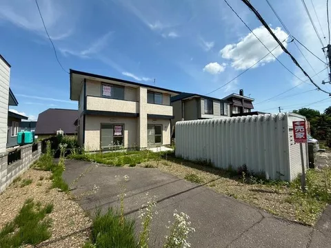 Living with nature, growing with family - a spacious 5LDK in a quiet town