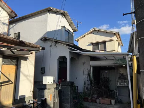 Wakayama-shi, Wakayama (Higashimatsue Sta.) 2F 4DK

1.8 million yen