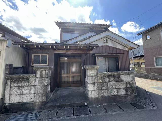 Takaoka City, Ekiminami 3-chome (Takaoka Station) 2-story building 6K
