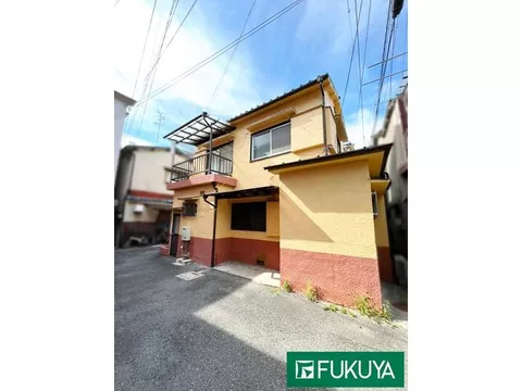 You can take your time viewing this vacant wooden two-story 3DK house!