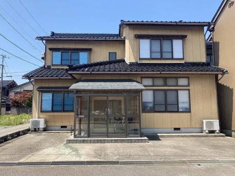 ■ Elementary school is within walking distance, ensuring safe commuting♪ ■ Supermarkets and convenience stores are also within walking distance
