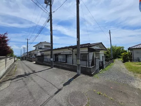59 years have passed since construction. House with old building
