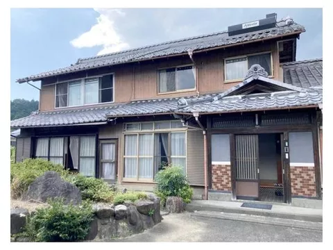 ●Approximately 177 tsubo of land●8DK with many rooms●A spacious and relaxing Japanese-style house.