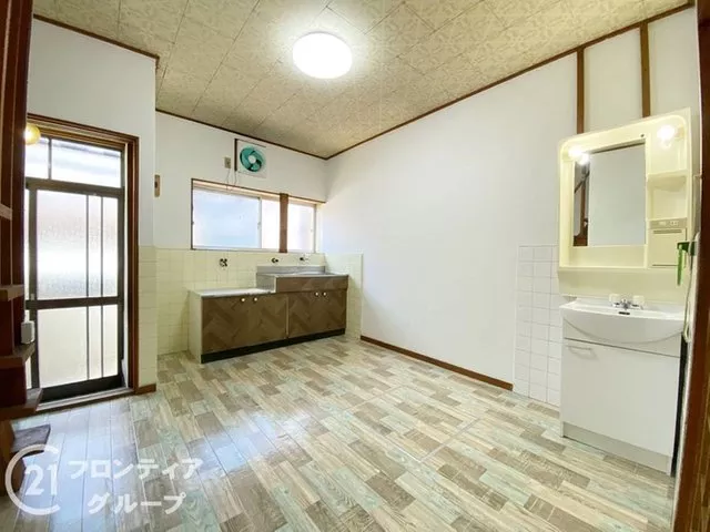 【2-story wooden building + immediate viewing available!】■14 minutes on foot to Seven-Eleven Sakai Toki North Store