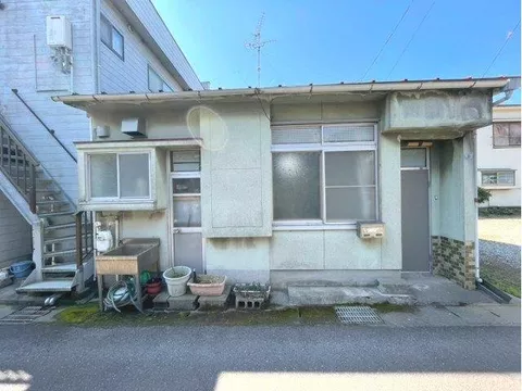 - Located in a flat area - Minami Elementary School / Minami Junior High School - Immediate guidance available.