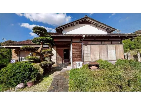 5 minutes on foot (400m) to Katsuno Station, 648㎡ (196.02 tsubo) all-electric house