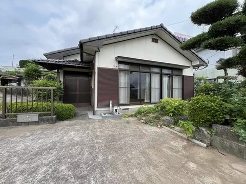 A detached house that can be used as a "home" and as a "future asset"! - Image 2