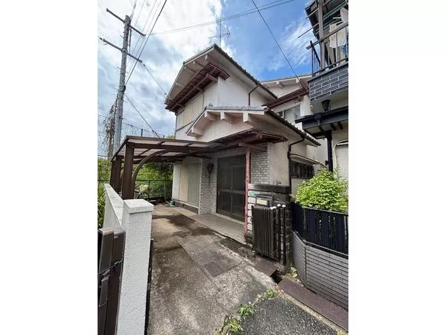 ◆Quiet living environment, a detached house for sale in the Higashiyama area of Hirakata City! ◆Also suitable for investment properties and redevelopment land!
