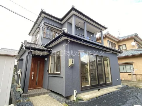 ■Interior and exterior renovation■Parking for 3 cars■Commercial facilities such as elementary schools and supermarkets within 9 minutes walk.