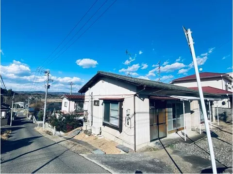 ■A single-story house with 3K × 2 buildings on a corner lot, with parking space for a comfortable living