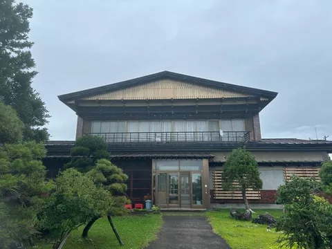 Land over 100 tsubo! A property with good sunlight, styled like an old folk house!