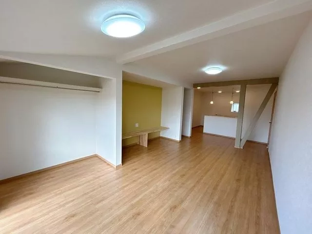 【Open House】Open house held / New water fixtures replaced / Seismic reinforcement work / Parking available for 4 standard cars.