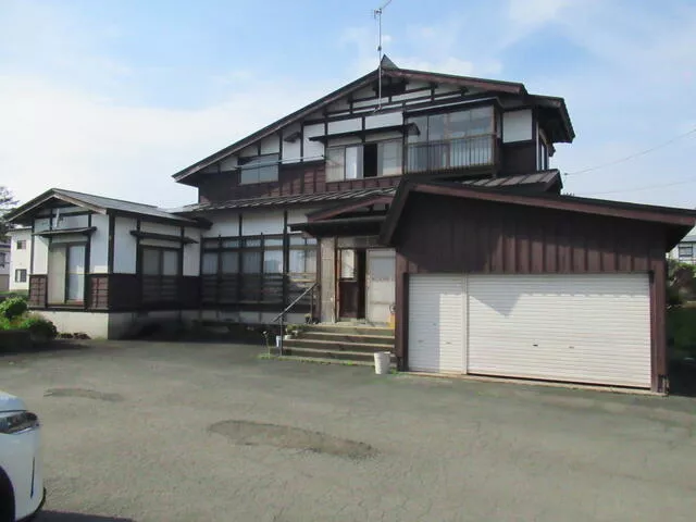 Kamiyama Town, Mogami District, Oaza Kamiyama (Shinjo Station) 2-story 8DK