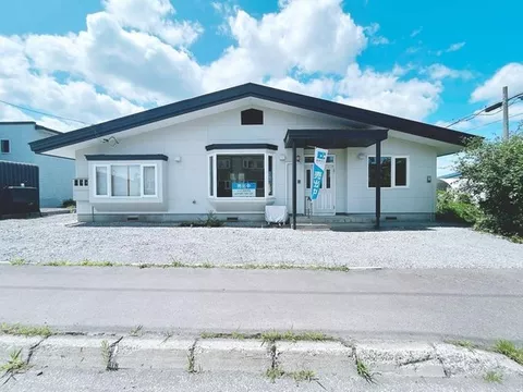 【Viewing Event Held】Current Sale Until July 19 / Single-story / Parking for 2 Cars Available / Front Road Approximately 11m