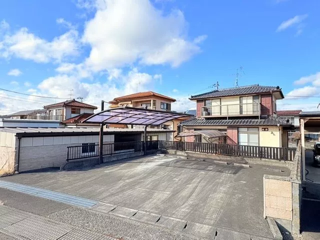 ■ A well-developed living environment with both elementary and junior high schools about 600 meters away, making it easy to commute to school.