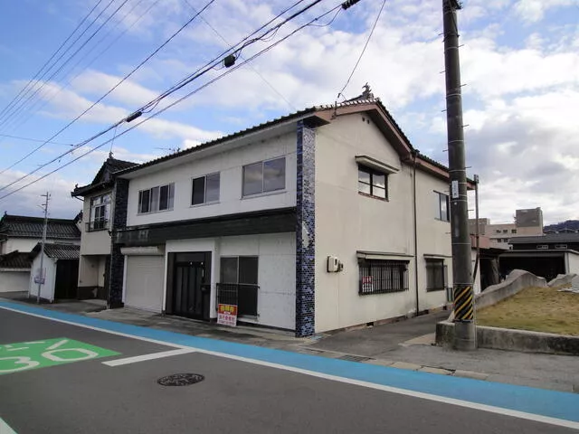Sera County, Sera Town, Oaza Hongō (Shin-Onomichi Station) 2-story 8SLDK
