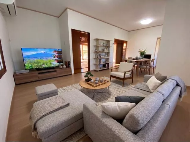 Viewings are always welcome! Please feel free to contact us! Moving support price!