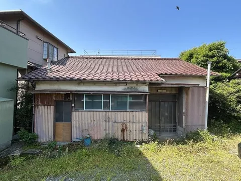 [No reconstruction allowed] A single-story house with a layout centered around Japanese-style rooms is attractive