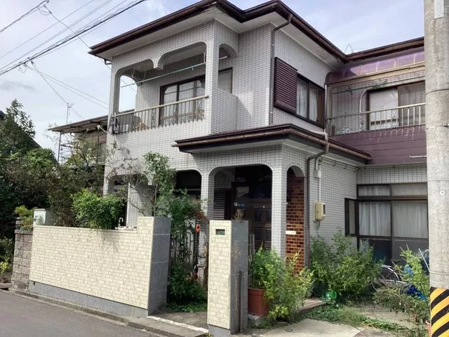 Tsurujo Elementary School and Daini Junior High School are within walking distance. There are commercial facilities nearby, making it very convenient.