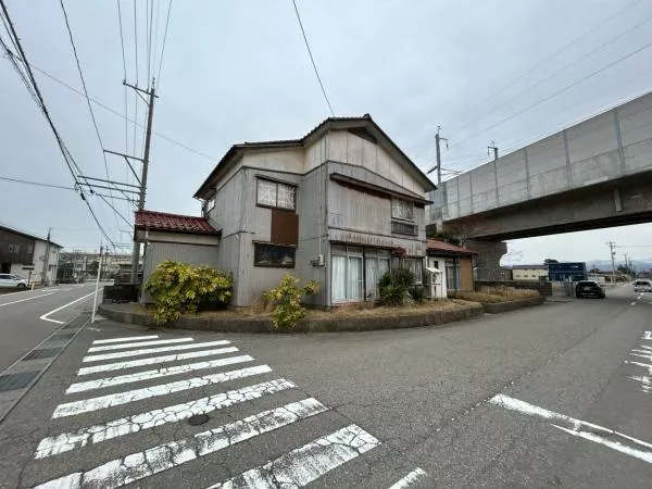 Komatsu City, Inumaru Town (Meihō Station) 2-story building 7DK
