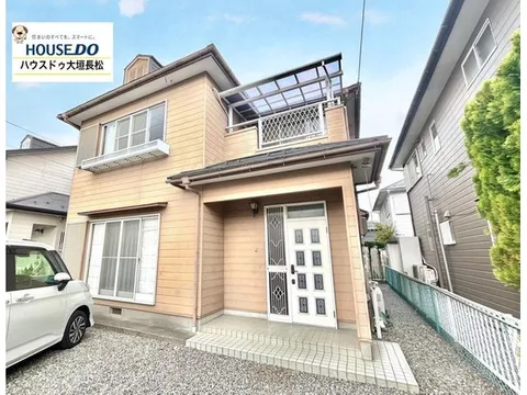 A well-maintained home in a quiet residential area, facing south with excellent sunlight, parking for 2 cars available