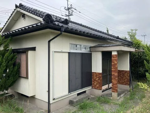 Satsumasendai-shi, Satsumasendai-shi, Satsumasendai-shi Yushima-cho (Kusamichi station) Single-story house, 3K

2,000,000 yen