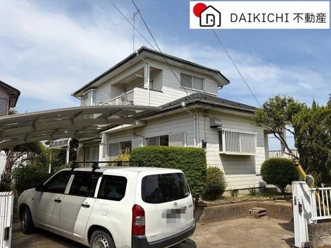 Spacious layout with all rooms over 6 tatami mats! A home with good sunlight.