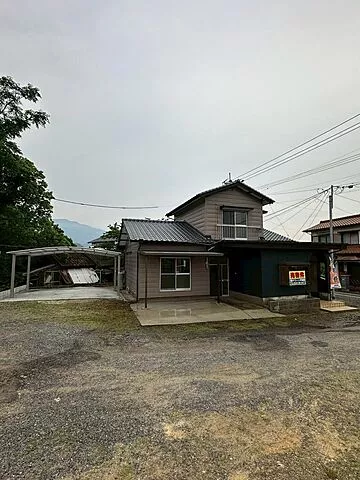 Used single-family home, Kusukuzutsu, Yamashiro Town, Imari City.