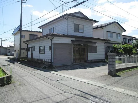 This property is convenient for living within walking distance to elementary schools, supermarkets, and Hachinohe Station! - Image 3