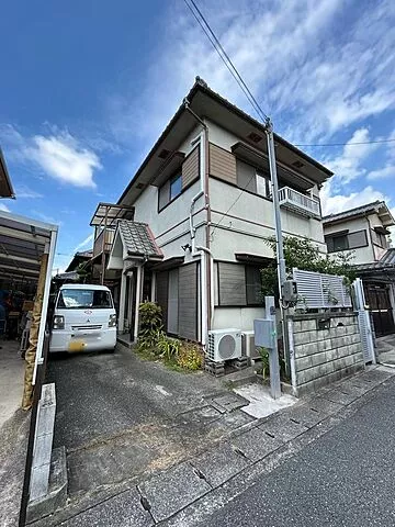 Used single-family home, 20 minutes on foot from Gokunomichi Station on the JR Tokaido and Sanyo Main Lines