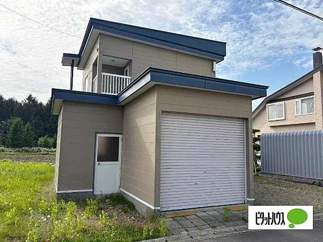 Used single-family home Kitahikari 222