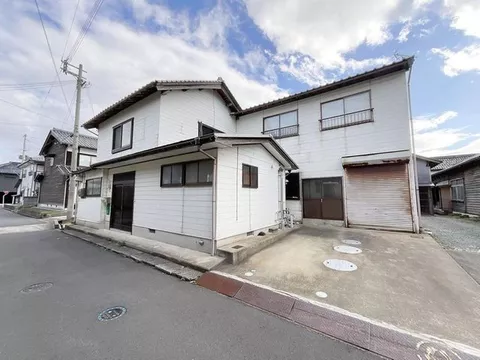 ■Spacious layout of 6DK + storage! ■A property with an attractive quiet living environment!