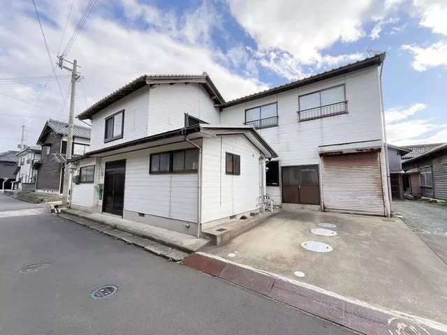 ■Spacious layout of 6DK + storage! ■A property with an attractive quiet living environment!