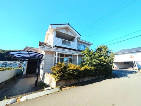 Land 167.85㎡, Building 115.93㎡, 4LDK two-story, good sunlight, with carport