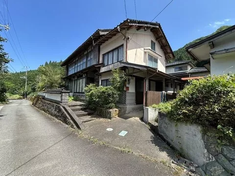 [Landslide Hazard Area] 172 tsubo two-story 13LDK, a life overlooking the mountains from the engawa