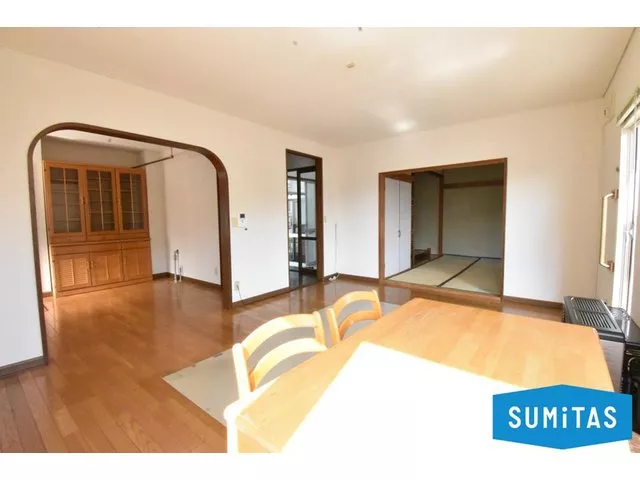 Introducing a quiet 4LDK detached house with a large garage and spacious garden in excellent condition!