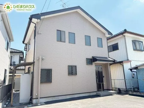 ■ Car space for 3 cars ■ All-electric home equipped with IH heater and eco-cute