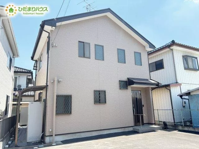 ■ Car space for 3 cars ■ All-electric home equipped with IH heater and eco-cute