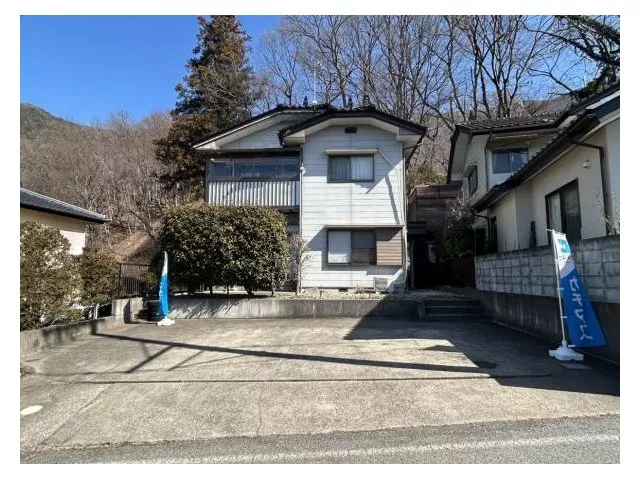 [Open House] Interior renovation planned / Parking for 3 cars available / 10 minutes on foot from Chikuma City Tokuura Elementary School