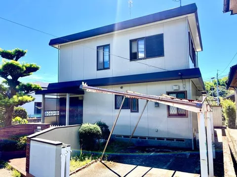 ●This is a lightweight steel house constructed by Sekisui Heim, resistant to disasters.