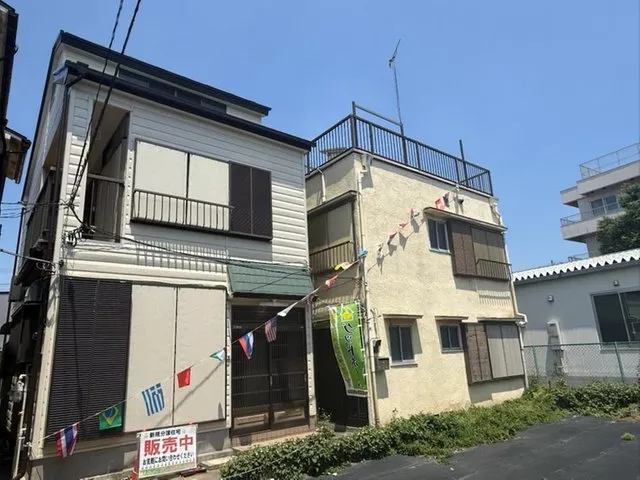 Immediate viewing available! We also accept inquiries for renovations. Great for investment or residential use.
