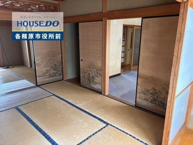 There is a covered parking space for 3 cars! Many rooms! 6LDKS, total floor area 52.5 tsubo! ◎