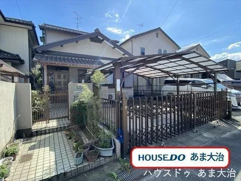 5LDK with 3 Japanese-style rooms and 2 Western-style rooms ◎ Parking includes a carport ◎
