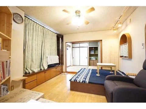 ◆Suitable for two-family housing♪◇Parking for 2 cars♪◆Convenience store and drugstore within a 10-minute radius♪