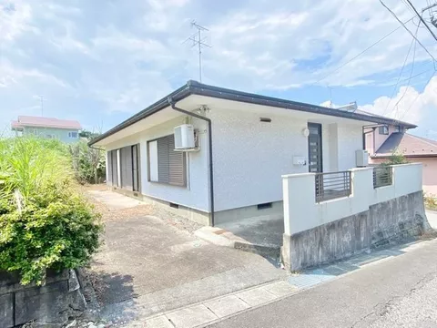 ☆About 9 minutes on foot to Iwae Elementary School☆ About 8 minutes on foot to Seven-Eleven