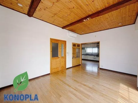 City gas, cut utility costs, corner lot residence, carport, air conditioning, outdoor storage.
