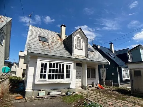 Used single-family home in Otaru City, Zenibako 1-chome, used house