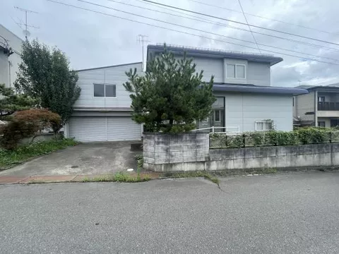 2F 5LDK, Higashinijubancho, Towada-shi, Kanagawa

7.5 million yen