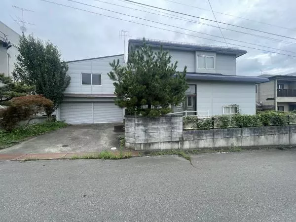 2F 5LDK, Higashinijubancho, Towada-shi, Kanagawa

7.5 million yen